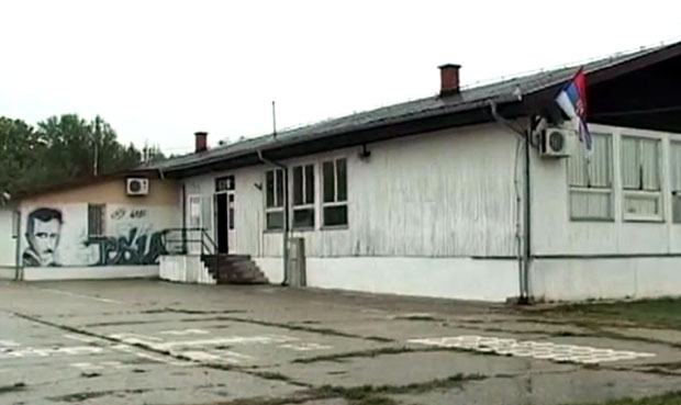 Траже боље услове за своју децу